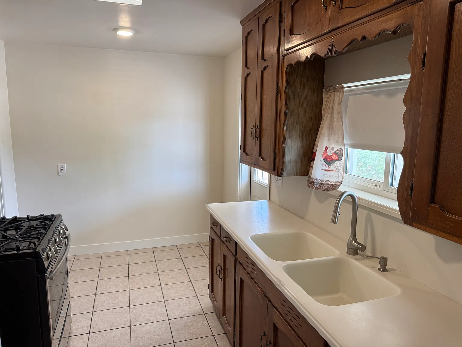 3 bed, 1064 sqft, $1,900 — Photo 4