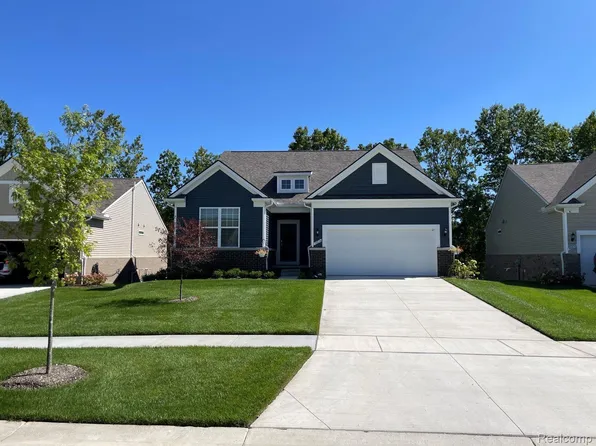 30115 Turtle Creek Cir, New Hudson, MI 48165