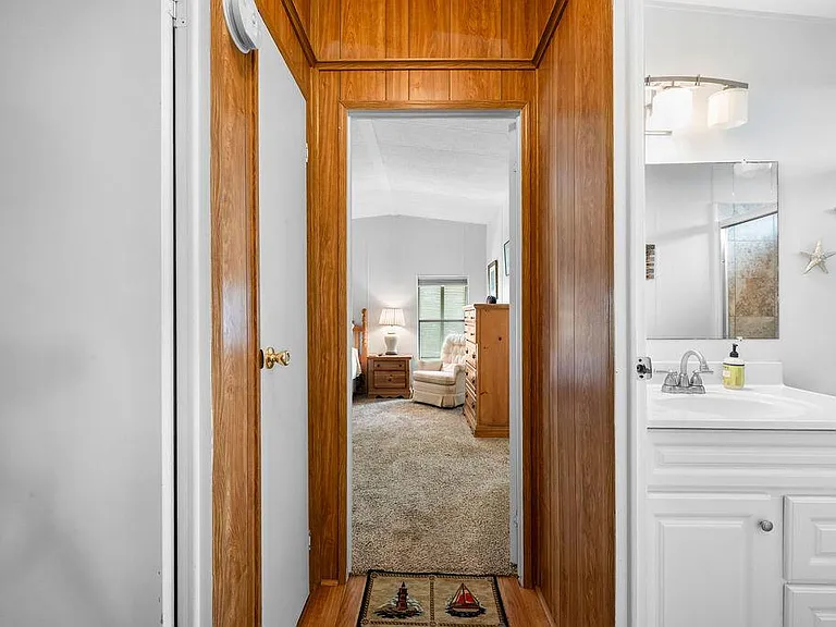 7894 SE Saratoga Dr E — Photo 31