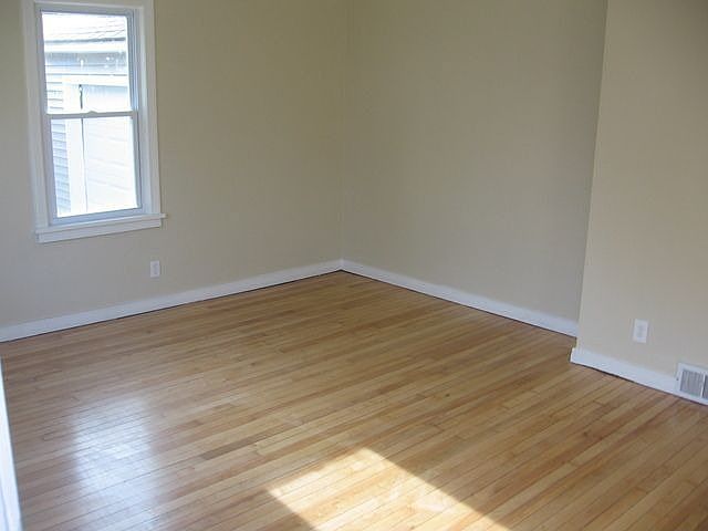 2nd image of 721 Frank St