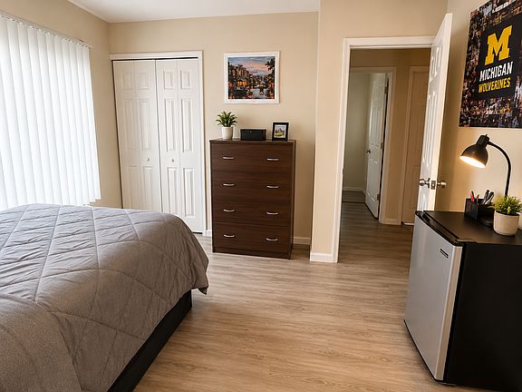 4th image of 526 Packard St APT 202