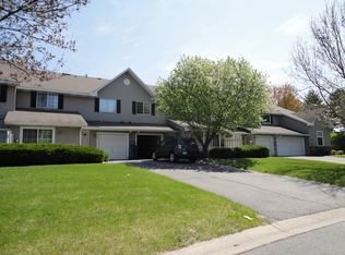 2586 Heritage Dr, Mendota Heights, MN 55120