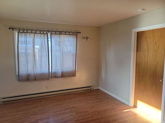 2nd image of 518 2nd Ave E #1/2