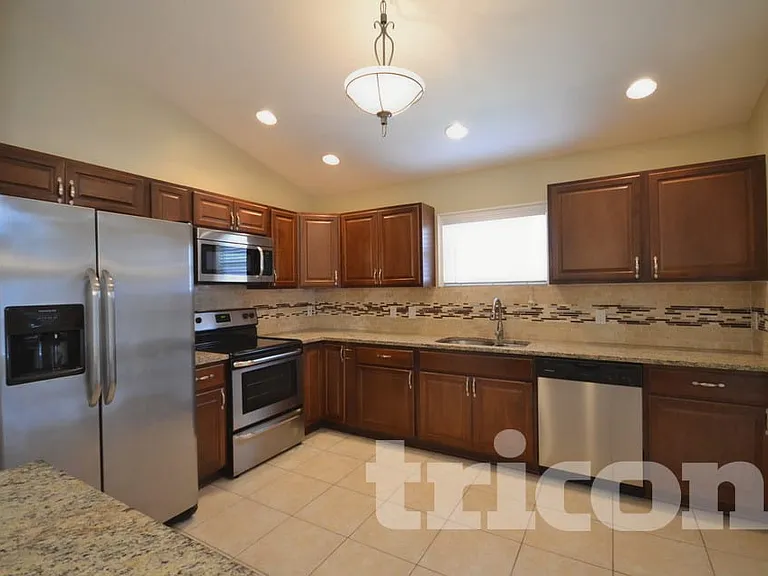 2517 Clareside Dr — Photo 6