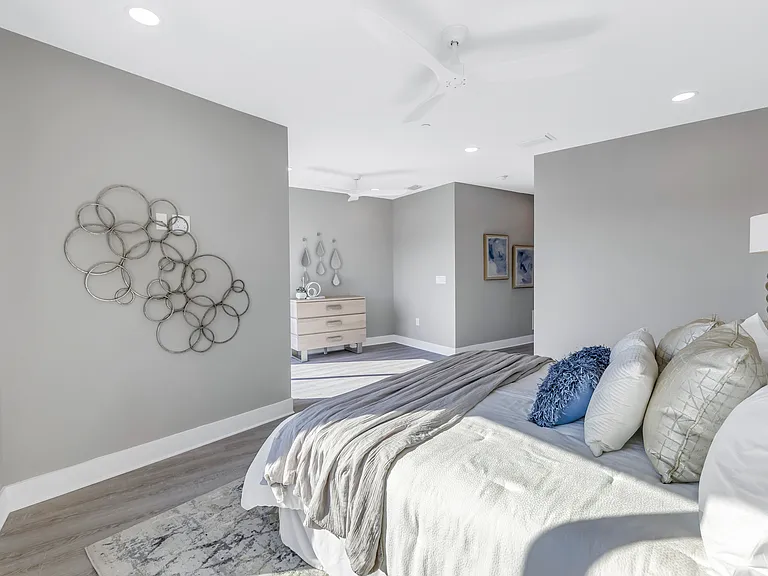 12404 Capri Cir N — Photo 24