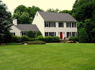 1 Meadowview Dr, Brookfield, CT 06804