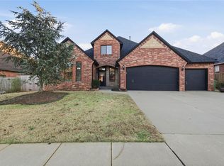 912 Preston Park Dr, Yukon, OK 73099