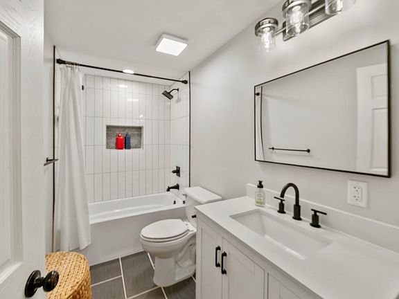 5th image of 8726 Ivywood Ave S
