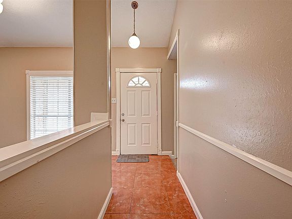 4th image of 1315 Twining Oaks Ln