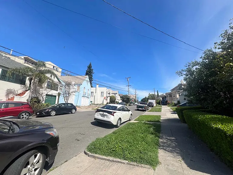 573 Wesley Ave #4 — Photo 52