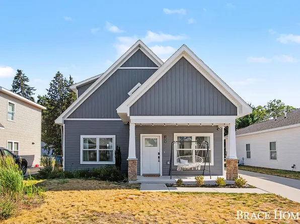 1808 Robinson St, Grand Haven, MI 49417