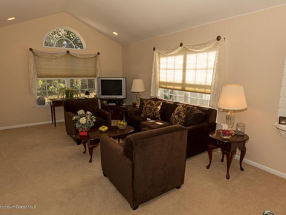 3rd image of 2393 Torrington Dr