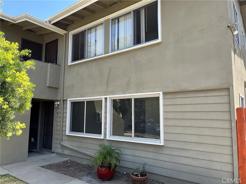 2 bed, 900 sqft, $2,500 — Photo 2