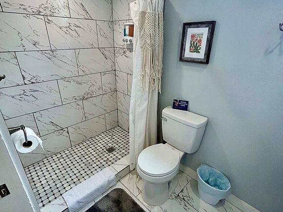 4th image of 1413 Santa Monica St #Id1043712p
