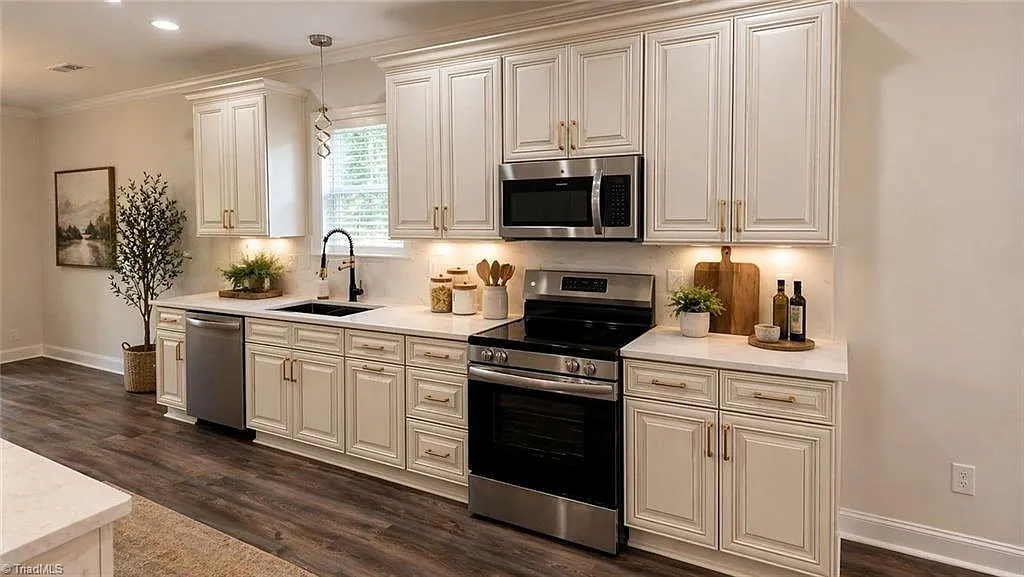 3 bed, 2.0 bath, $1,995 — Photo 3