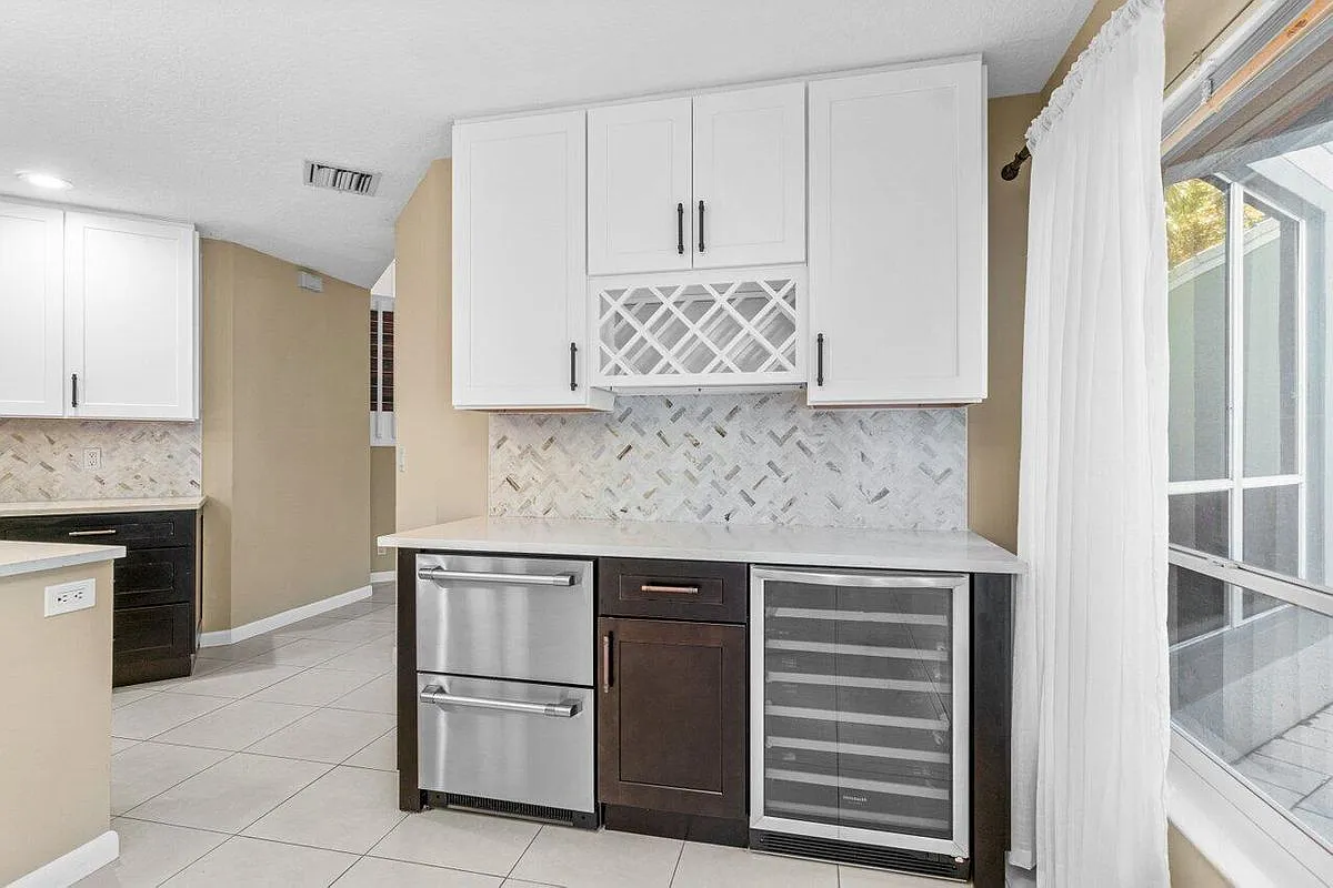 4 bed, 3.0 bath, 2472 sqft, $4,950 — Photo 4