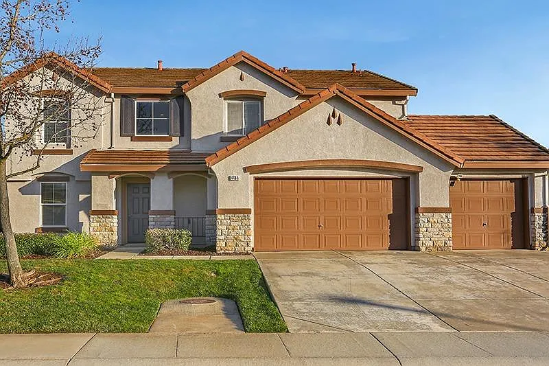 4465 Pittsfield Way photo 1