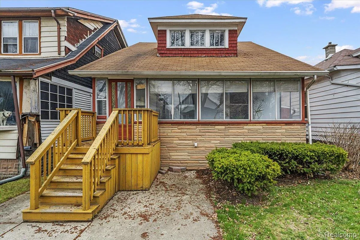 133 Oak St photo 1