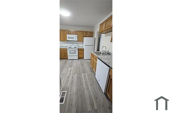 Building Photo - 15 Fairmount St #2