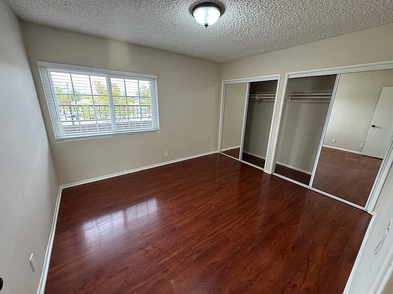 Large and Refurbished and Comfortable Units — Photo 9