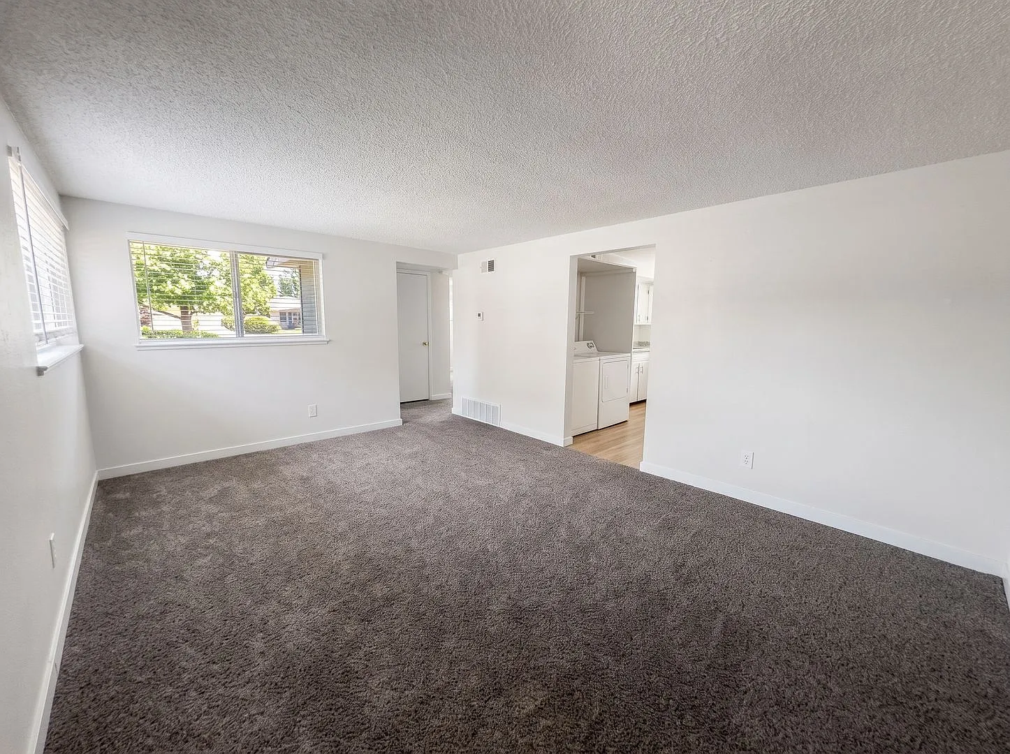 2575 Jellison St | 1 Month Free - Newly Renovated 2-Bed / 1 Bath Apartment In Lakewood! — Photo 4