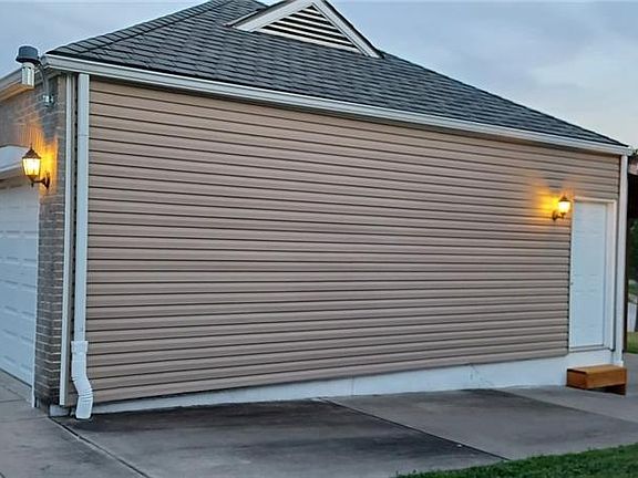 4th image of 218 SW Opal Dr