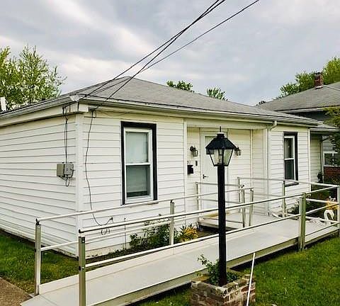 3rd image of 22621 Felch St