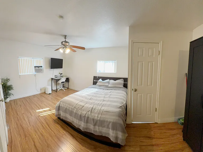 16404 S Menlo Ave #C — Photo 4