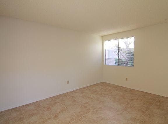 4th image of 1058 N La Breda Ave