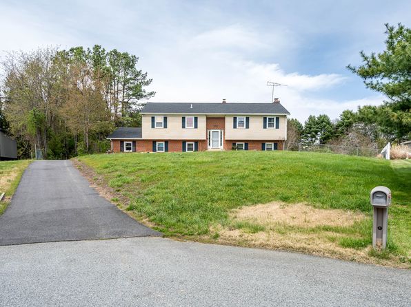 14 White Oak Dr