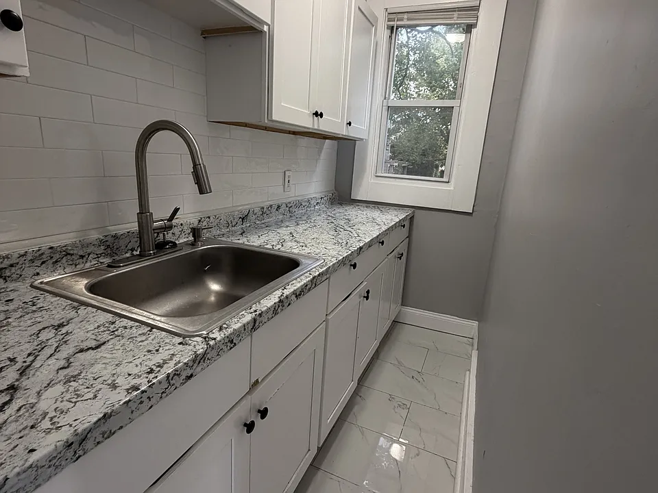 63 Lombard St #2A