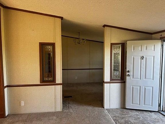 5th image of 23067 Kiowa Rd
