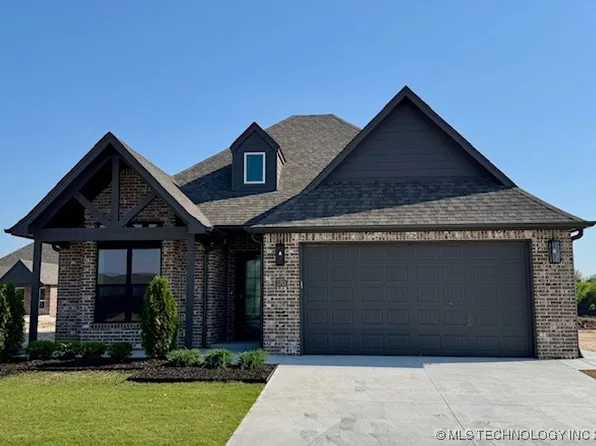 3701 W Laredo St, Broken Arrow, OK 74012