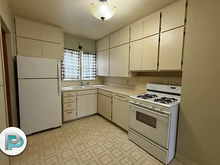 221 2nd St NE #2 — Photo 3
