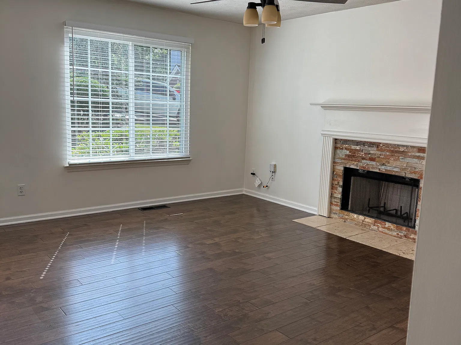 3 bed, 1812 sqft, $2,300 — Photo 2