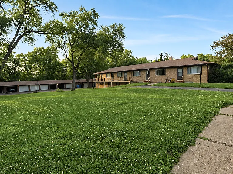 322 Maple Dr #2 — Photo 4