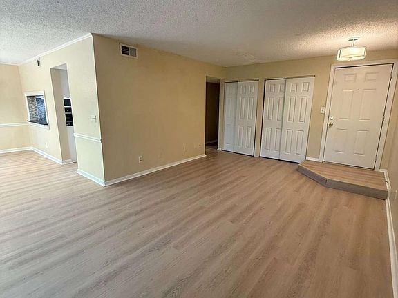 4th image of 343 Seasons Pkwy