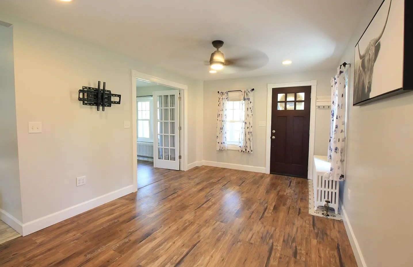3 bed, 2.0 bath, 1000 sqft, $2,150 — Photo 3