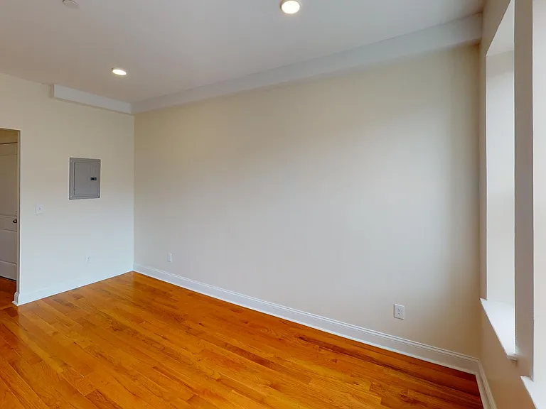 123 Sutherland Rd #F — Photo 7