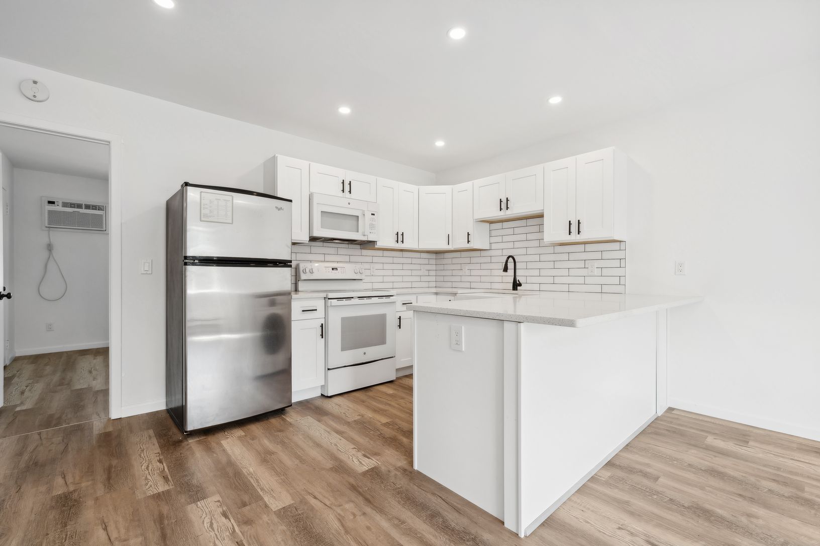  Open concept kitchen