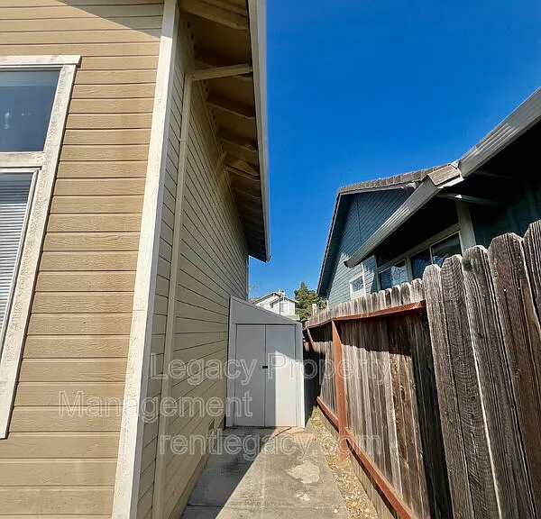 2750 Parkview Ter — Photo 17