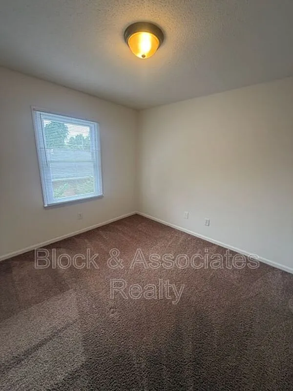 2 bed, 1.0 bath, 900 sqft, $895 — Photo 4