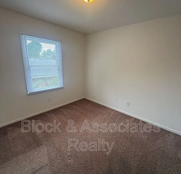 500 N Church St #11 — Photo 4