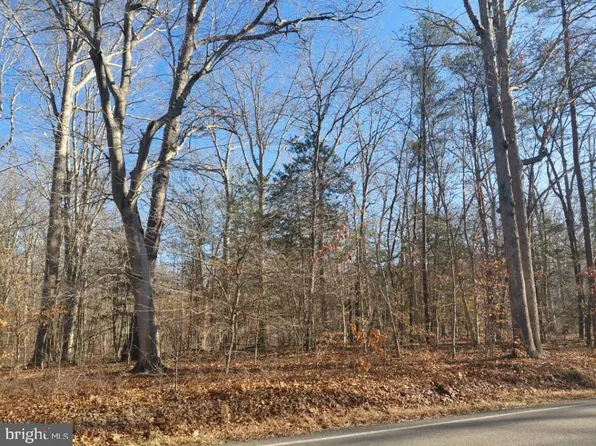 7060 Annapolis Woods Rd, La Plata, MD 20646