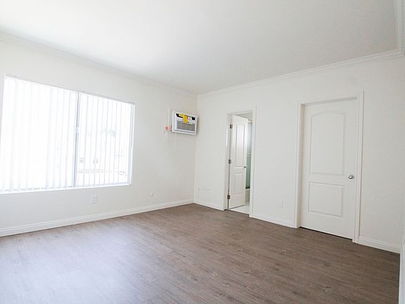 4th image of 15339 Weddington St #5