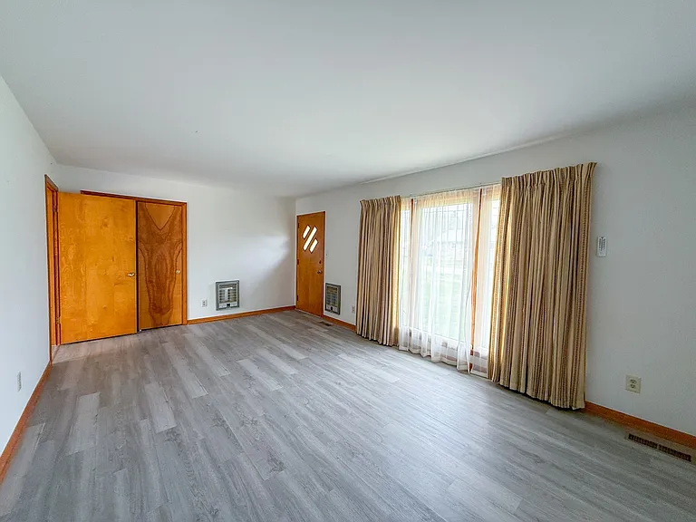 927 E Jefferson St — Photo 28