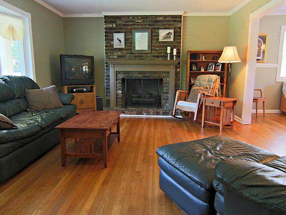 4th image of 7825 Luxmore Dr