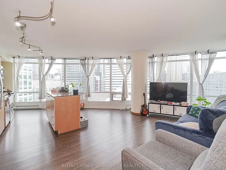 361 Front St W #1603 — Photo 2
