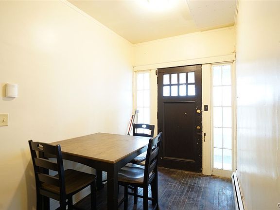4th image of 822 Westcott St