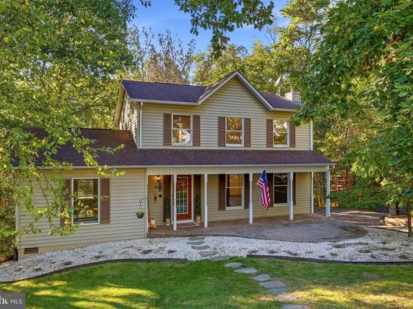 324 Overlook Dr, Cross Junction, VA 22625